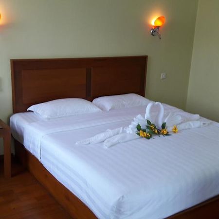 Shwe Phyu Hotel Mandalay Buitenkant foto