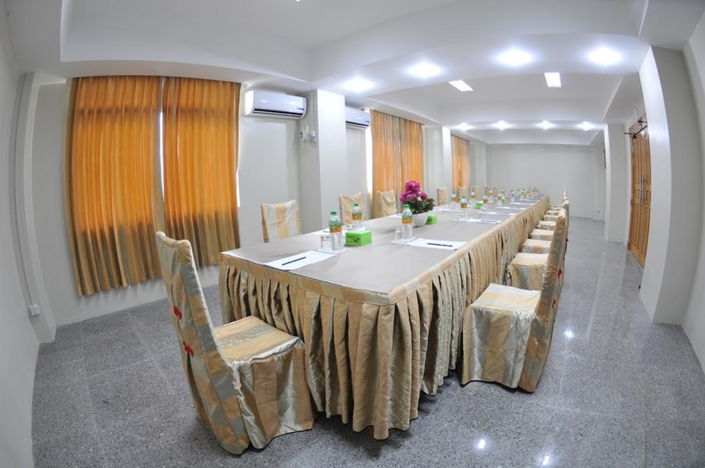Shwe Phyu Hotel Mandalay Buitenkant foto