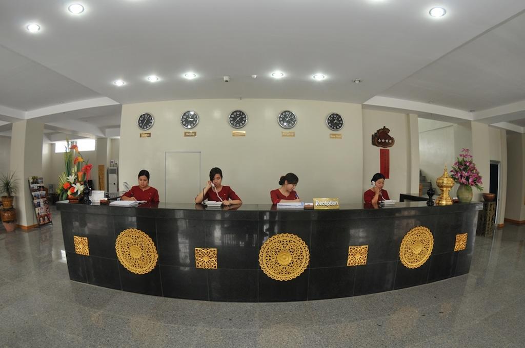 Shwe Phyu Hotel Mandalay Buitenkant foto
