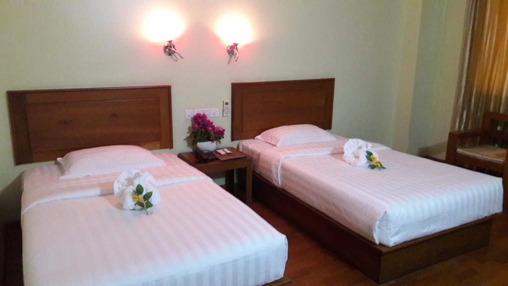Shwe Phyu Hotel Mandalay Buitenkant foto