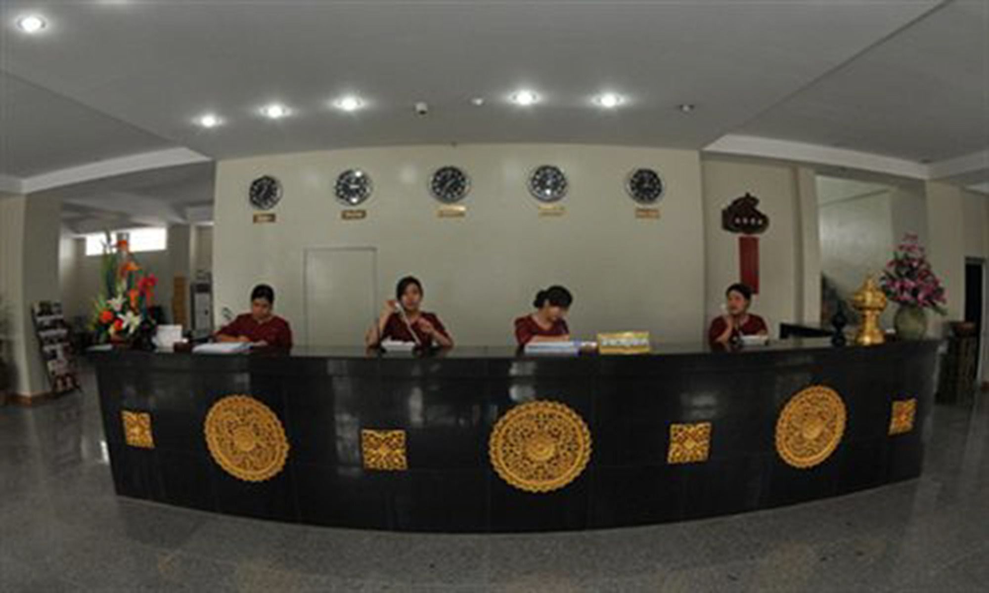 Shwe Phyu Hotel Mandalay Buitenkant foto