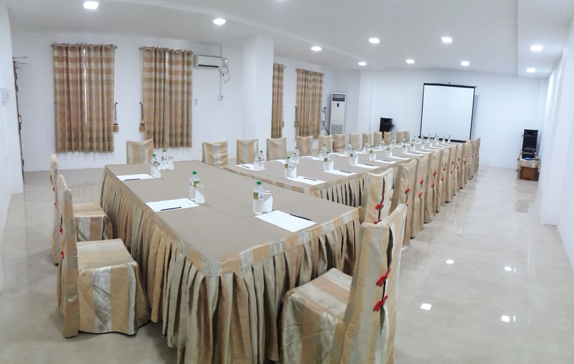 Shwe Phyu Hotel Mandalay Buitenkant foto