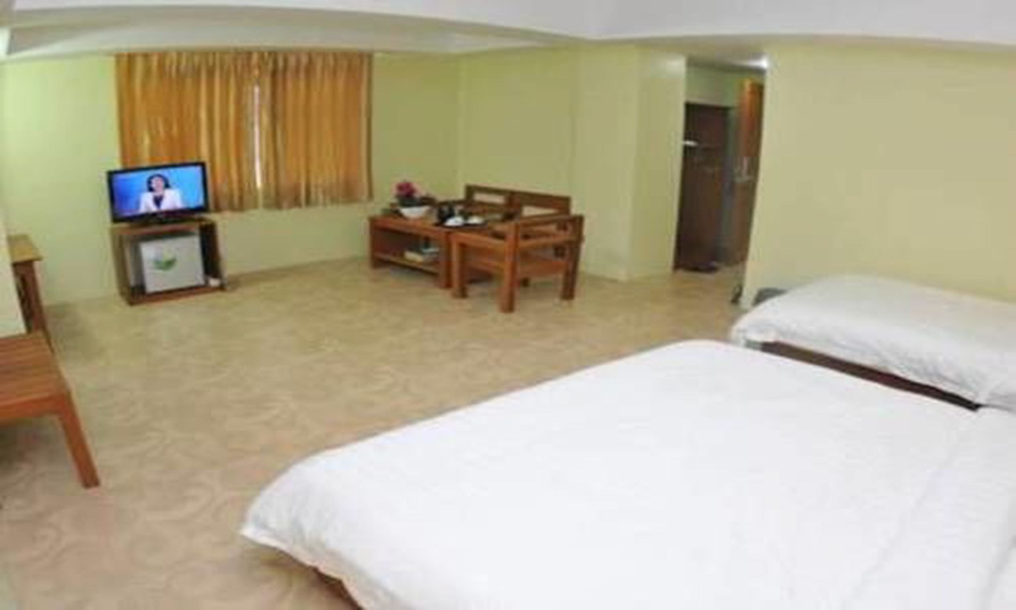 Shwe Phyu Hotel Mandalay Buitenkant foto